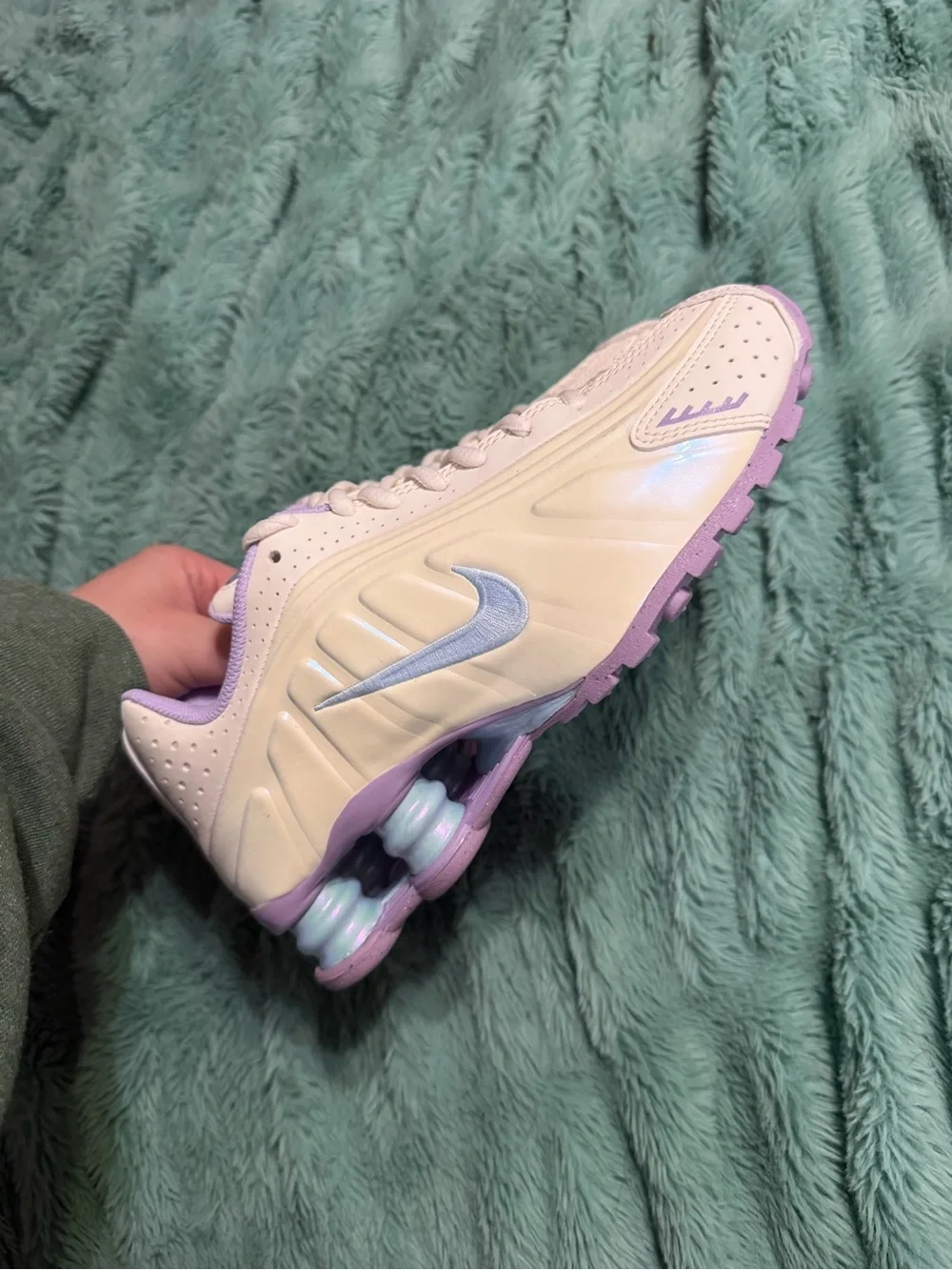 Nike Women's White and Light Purple Shox Athletic Sneakers 4Y or 5.5W